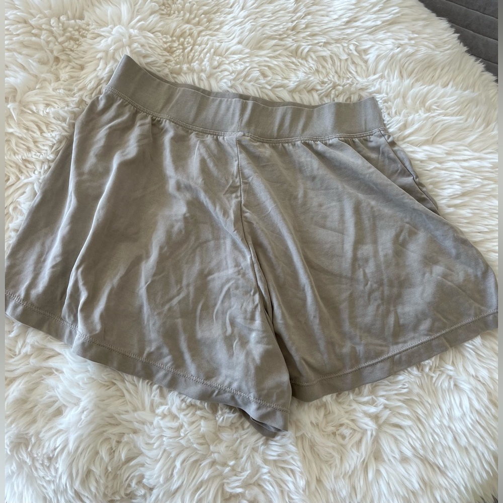 ODODOS Beige Ultra Soft High-rise Flowy Elastic Waist Lounge Shorts Size XS - Picture 3 of 5